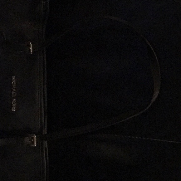 Micheal kors tote - Picture 2 of 7